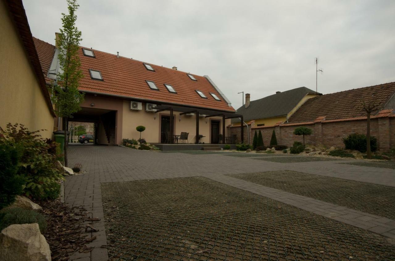Royal Residence Apartments Gyula Exteriör bild