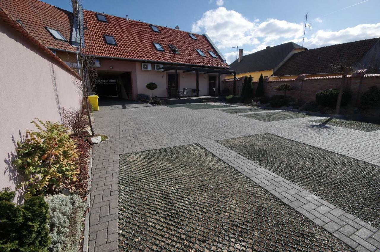 Royal Residence Apartments Gyula Exteriör bild