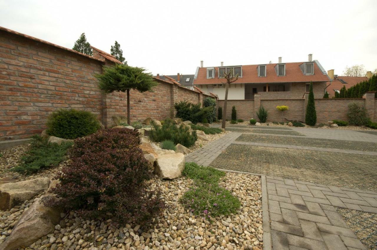 Royal Residence Apartments Gyula Exteriör bild